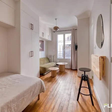 Joli Studio Au Coeur Des Epinettes, 17E